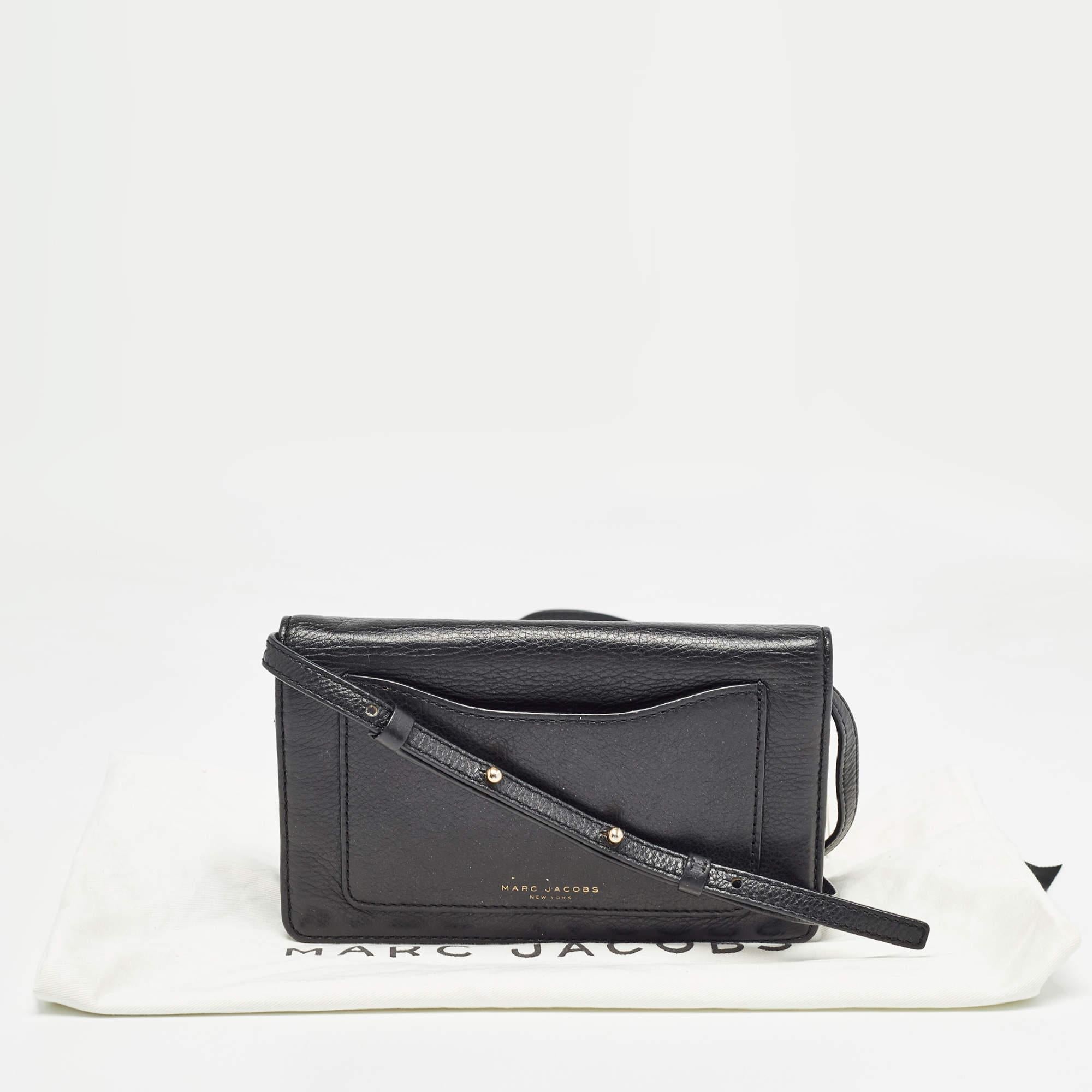 Marc Jacobs Black Leather Recruit Wallet on Strap For Sale 5