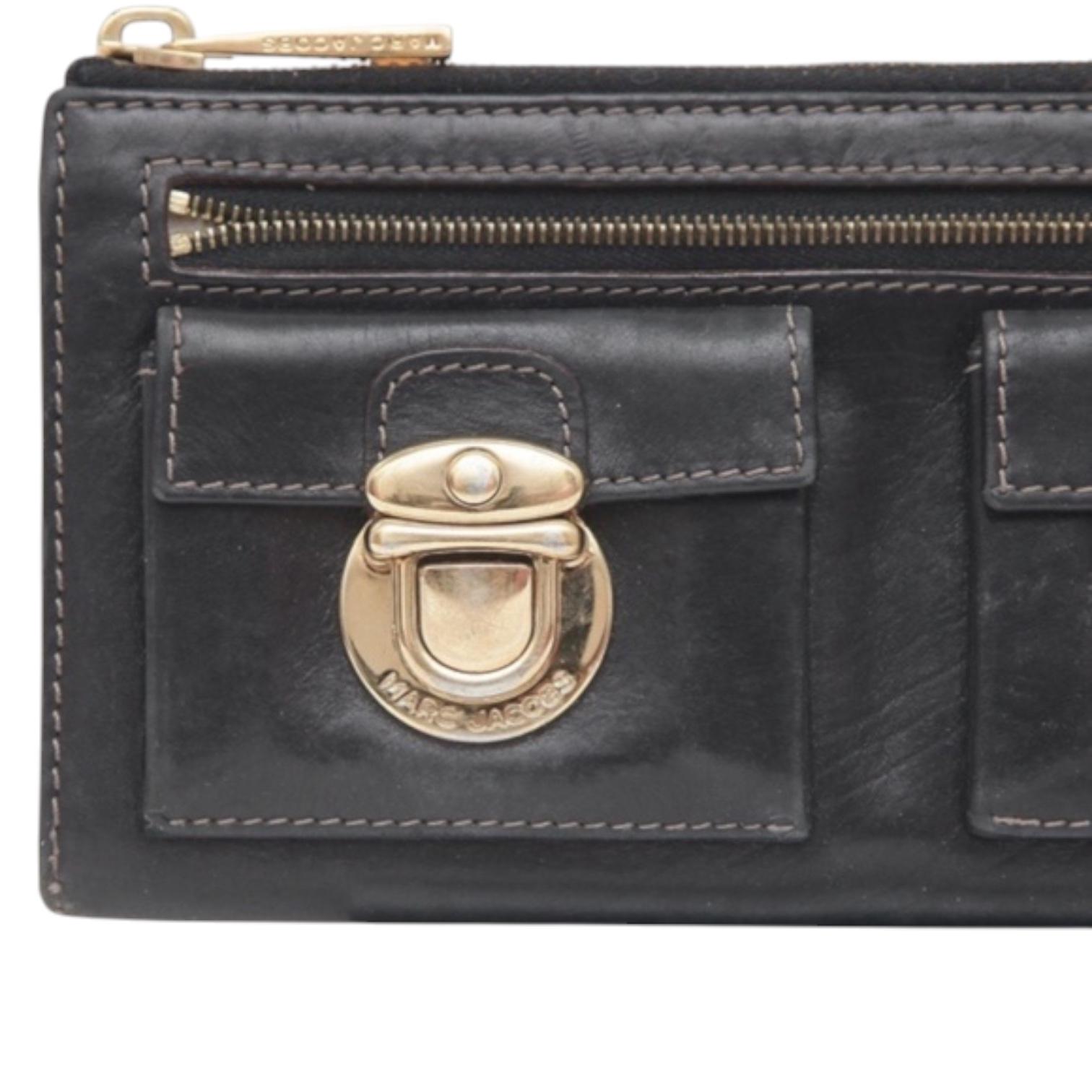 MARC JACOBS Black Leather Wallet Zipper GoldHW Bills Cards Pouch Clutch In Fair Condition For Sale In Hollywood, FL