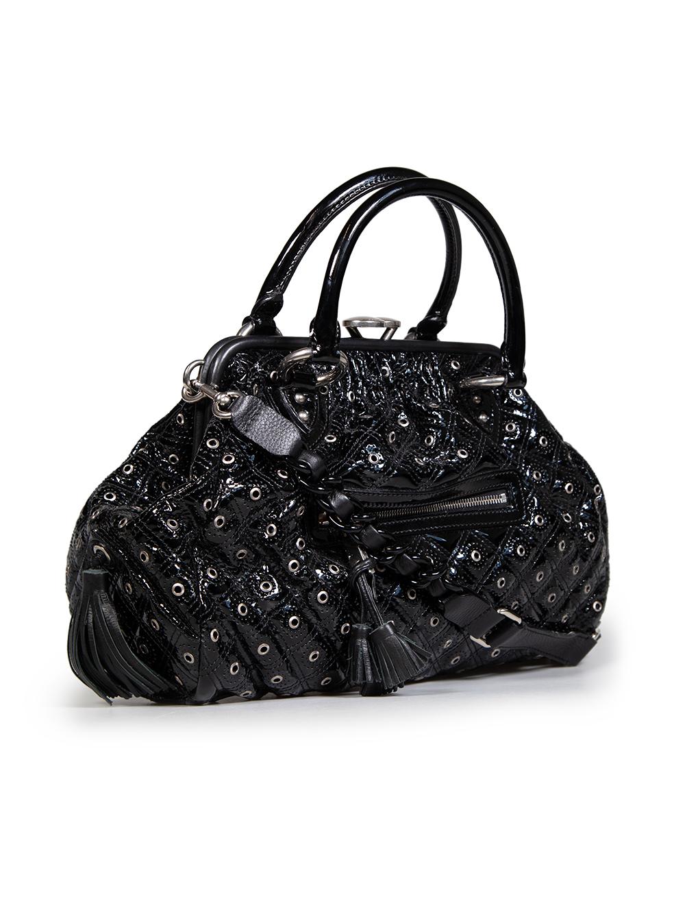 CONDITION is Very good. Minimal wear to bag is evident. Minimal wear to the top handle with indents on this used Marc Jacobs designer resale item. Comes with dust bag.
 
 Details
 
 
 Black
 
 Patent
 
 Hand bag
 
 2x Top handles
 
 1x Detachable