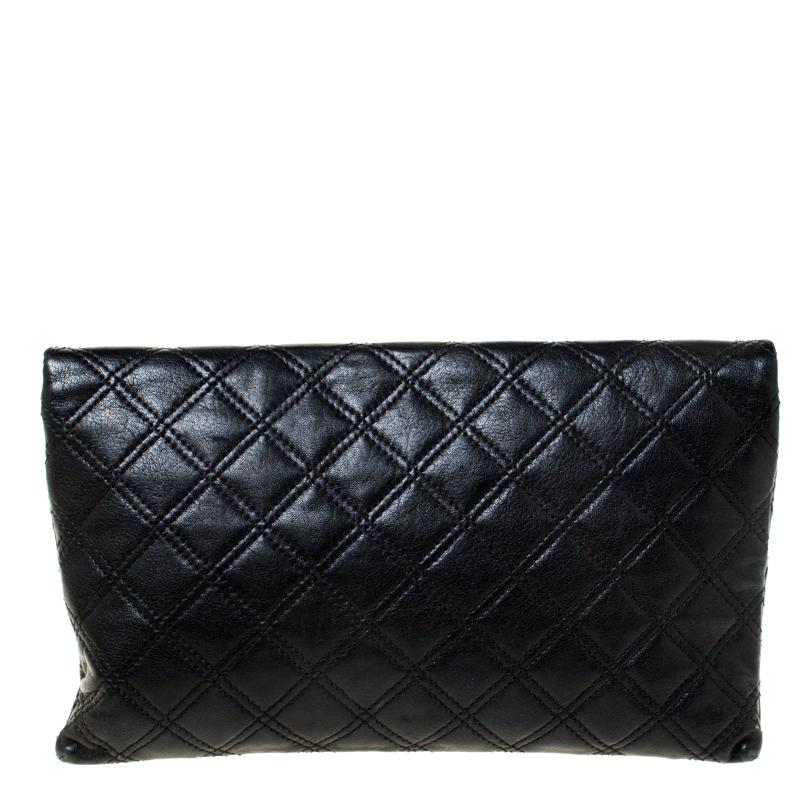 Finely crafted and high in appeal is this beautiful Eugenie clutch by Marc Jacobs. It has been crafted from quilted leather and shaped beautifully. The clutch has a folded top and the snap button secures the fabric interior for your little