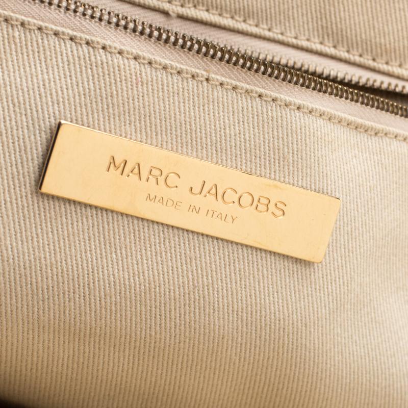Marc Jacobs Black Quilted Leather Stam Shoulder Bag In Good Condition In Dubai, Al Qouz 2
