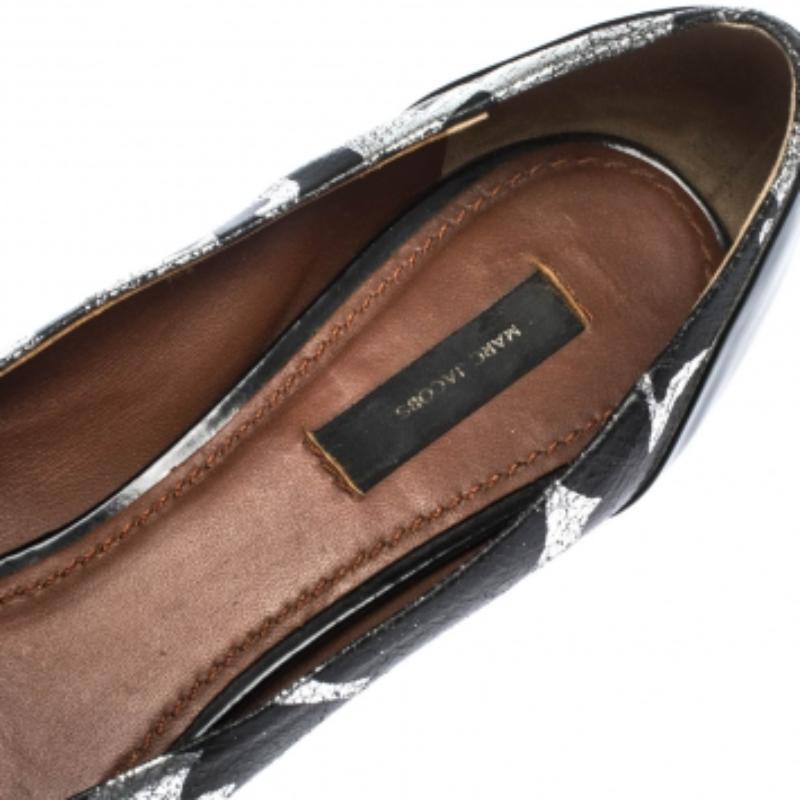 Marc Jacobs Marc by marc jacobs en cuir et vernis avec nœud sur le bout des pieds Taille 40 État moyen - En vente à Dubai, Al Qouz 2
