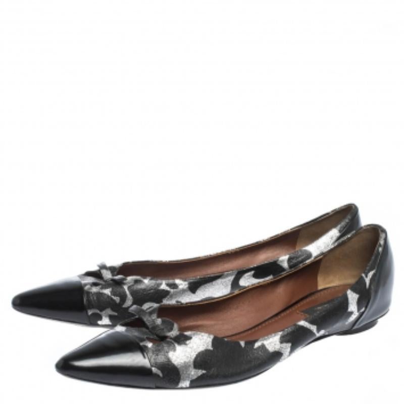 Marc Jacobs Marc by marc jacobs en cuir et vernis avec nœud sur le bout des pieds Taille 40 en vente 1