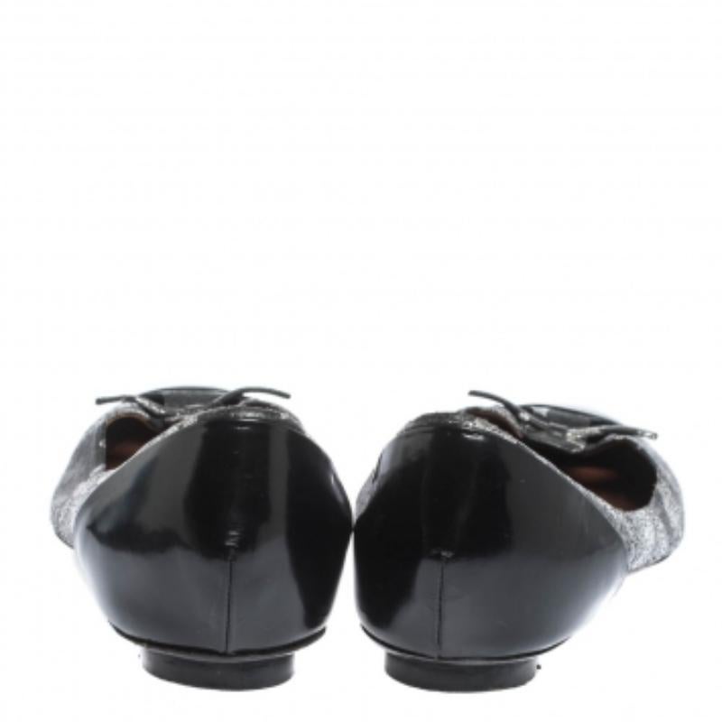Marc Jacobs Marc by marc jacobs en cuir et vernis avec nœud sur le bout des pieds Taille 40 en vente 2