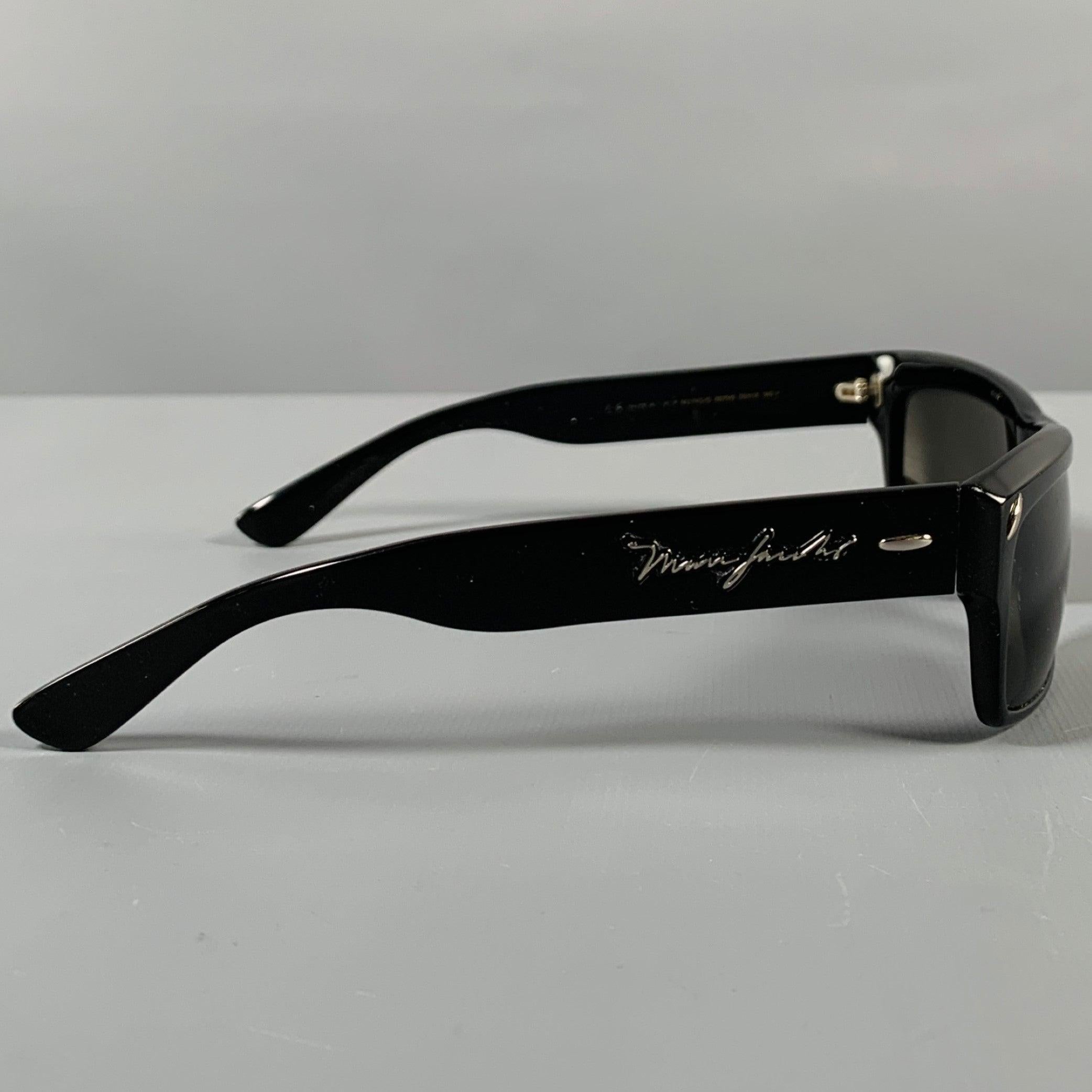 MARC JACOBS sunglasses
in a black acetate featuring a rectangular shape, silver tone hardware, and Marc Jacobs signature details on temple arms. Comes with case. Made in Italy.Very Good Pre-Owned Condition. Minor signs of wear. 

Marked:   MJ 045/S