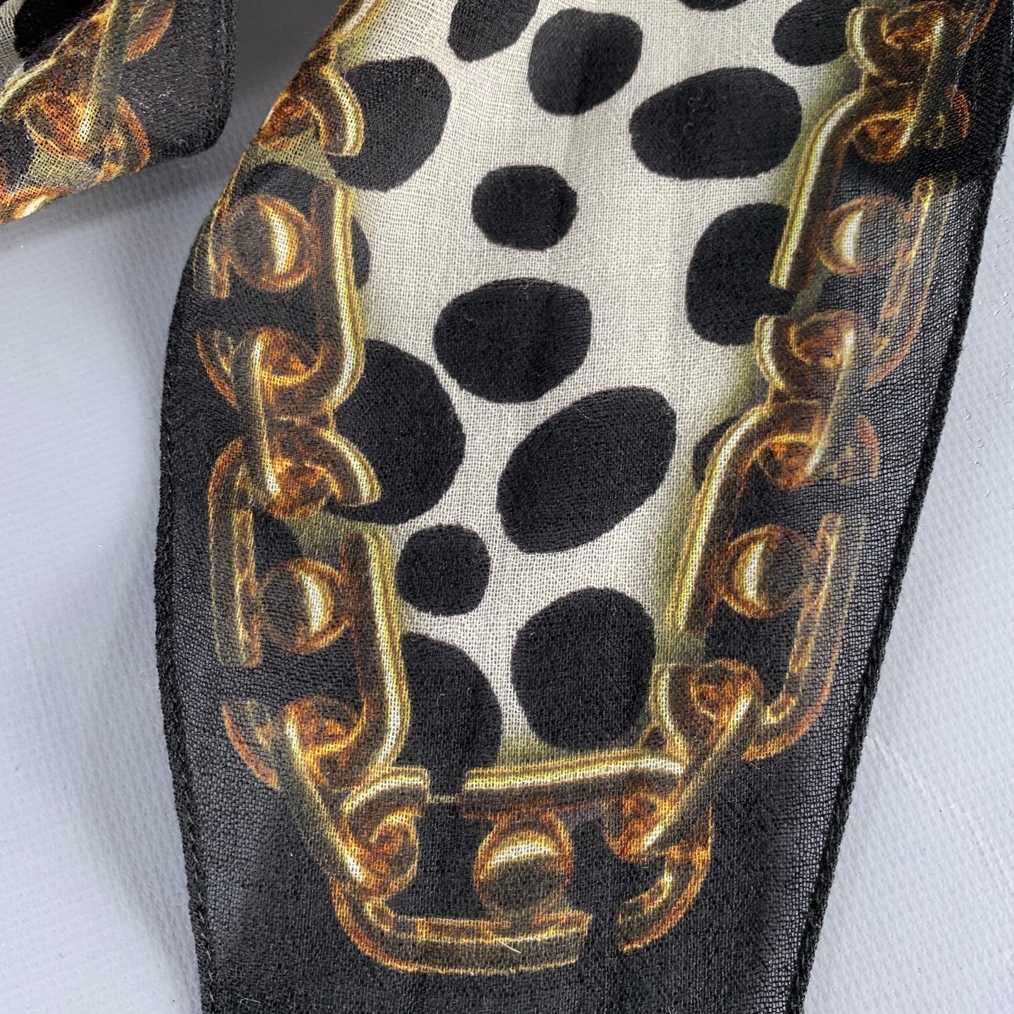 MARC JACOBS scarf
in a
black, white, and brown woven fabric featuring a triangle shape, and dots pattern with chain link border.Excellent Pre-Owned Condition. 

Measurements: 
  92 inches  x 21.5 inches 
  
  
 
Sui Generis Reference: