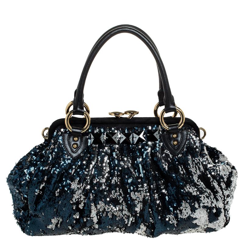 The Marc Jacobs New York Rocker Stam shoulder bag has an exterior covered in sequins and enhanced with gold-tone hardware. The glamourous bag features a kiss-lock top closure that opens to a satin interior housing a zip pocket. Swing this beauty by