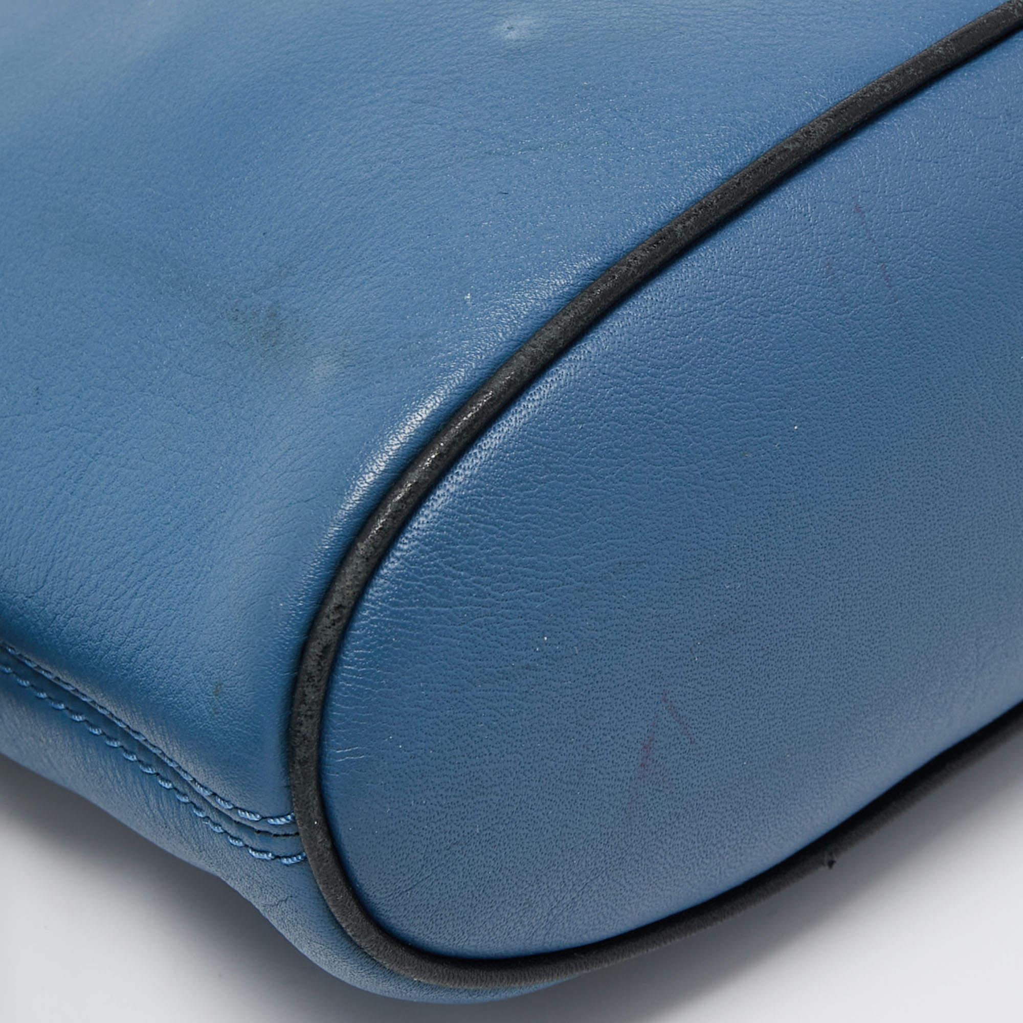 Marc Jacobs Bolso Crossbody Pequeño de Piel Azul 5