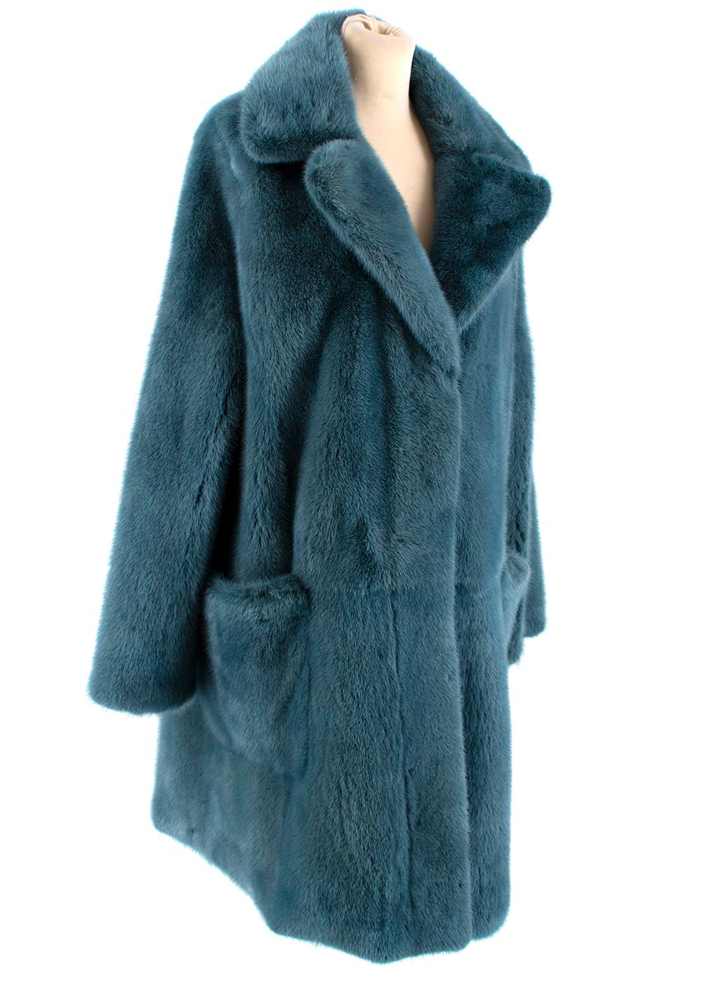 Marc Jacobs Blue Mink Fur Coat

- Made of luxurious soft mink fur 
- Gorgeous blue hue 
- Classic cut 
- Hook fastening to the front
- Pockets to the front  
- Timeless elegant design 

Materials:
mink fur 

Shoulders: 52 cm
Chest: 52 cm
Length: 92