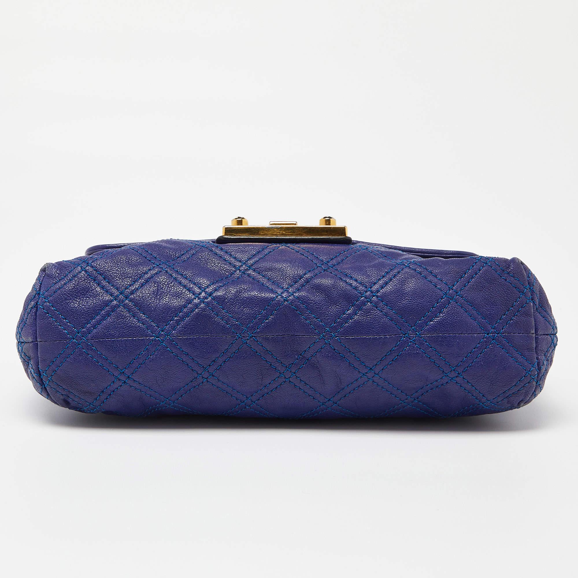 Marc Jacobs Bolso cruzado con solapa de piel acolchada azul en venta 1