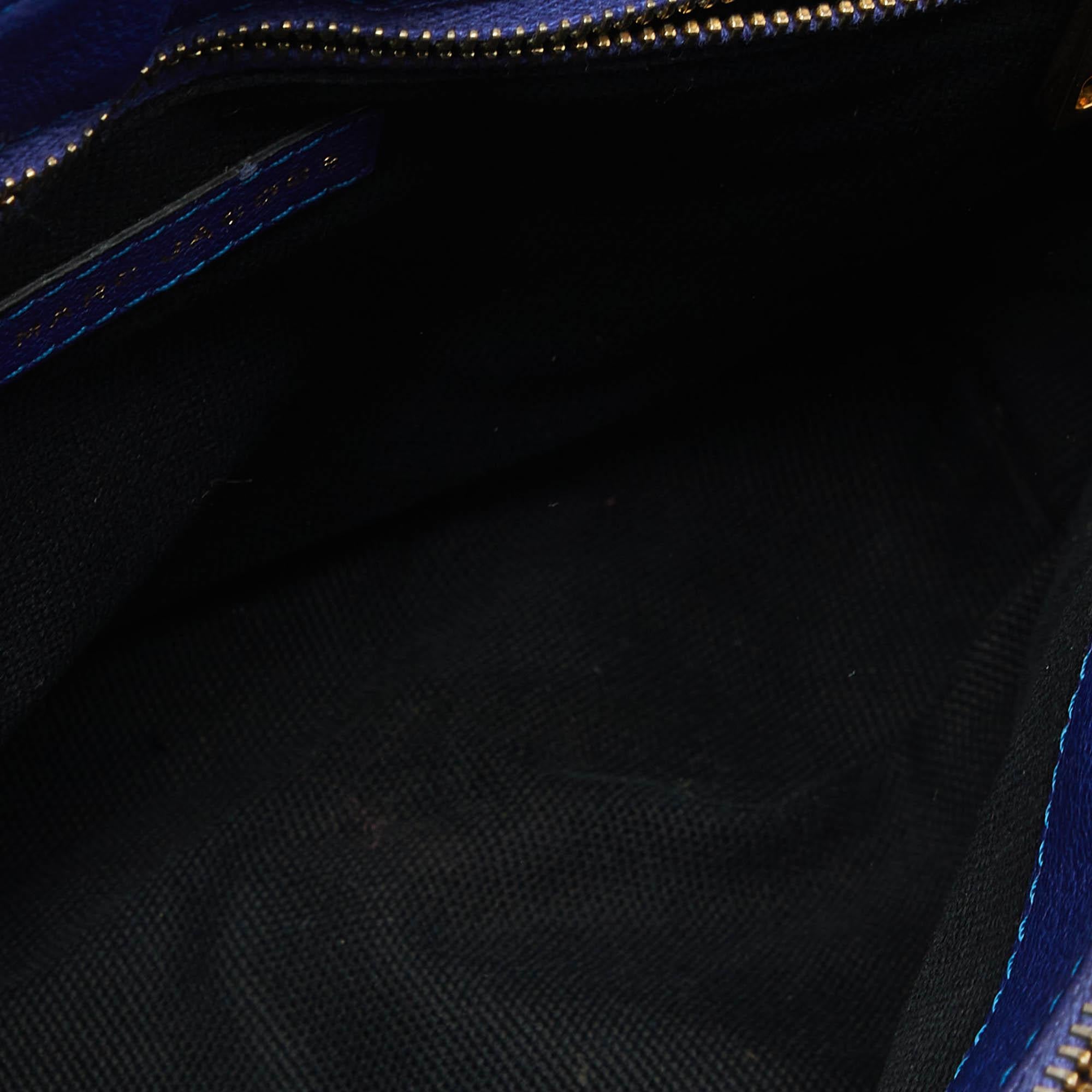 Marc Jacobs Bolso cruzado con solapa de piel acolchada azul en venta 2