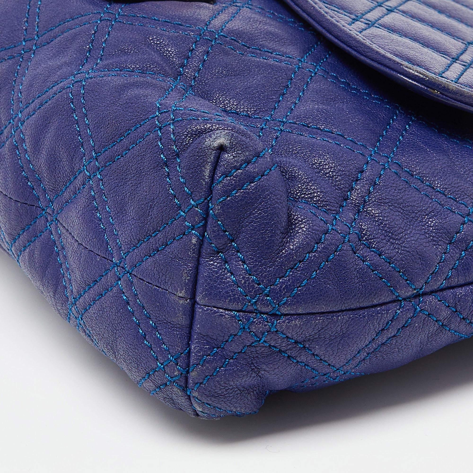 Marc Jacobs Bolso cruzado con solapa de piel acolchada azul en venta 4