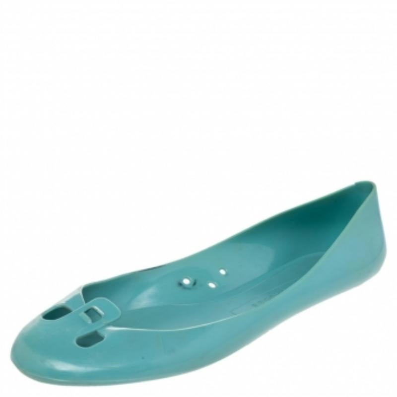 Exhibit your impressive sense of style when you wear these ballet flats from Marc Jacobs. They are crafted from water-resistant rubber and feature mouse detailed toes. They come equipped with comfortable insoles and are complete with durable sturdy