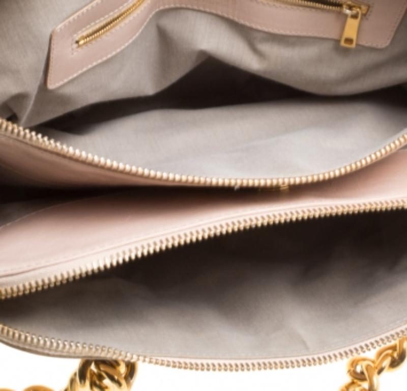Marc Jacobs Blush Pink gesteppte glasierte Ledertasche mit Kette Satchel im Zustand „Relativ gut“ im Angebot in Dubai, Al Qouz 2