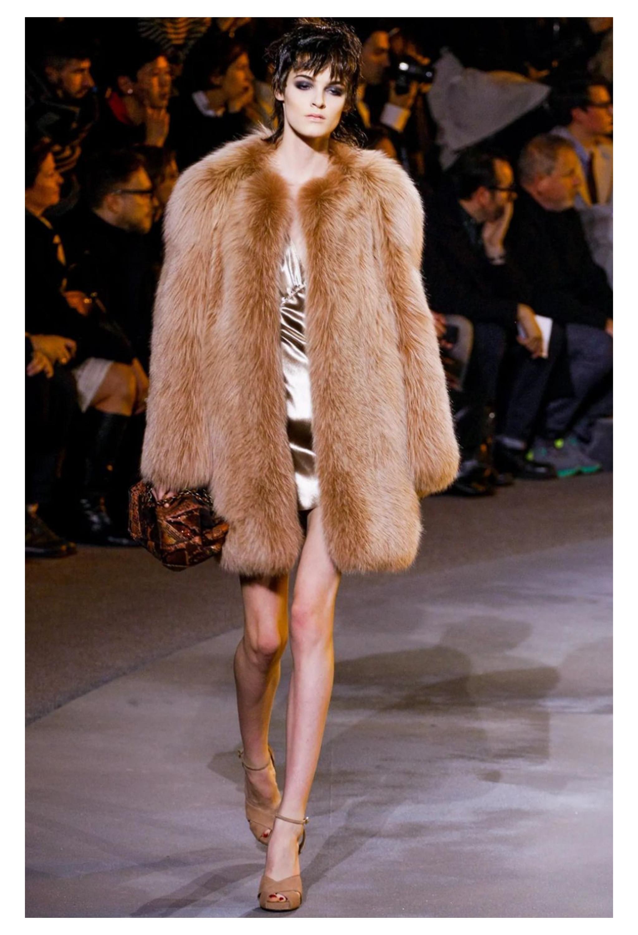 Resurrection is thrilled to present a stunning Marc Jacobs brown fox fur chubby coat with an oversized fit, spring hook and eye closure, side pockets, and full interior lining. 

Marc Jacobs

Size 4

Fabric: Fox and Lambskin

2013