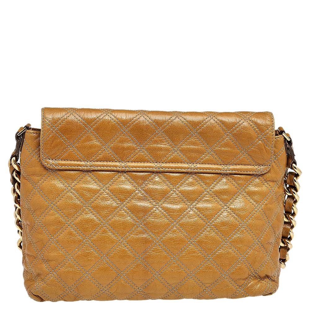Durably fashionable, this Marc jacobs design is a timeless accessory. This beautifully made bag has a gold-tone metal lock on the flap and a shoulder handle. The fabric-lined interior is perfectly sized to house your day's essentials.