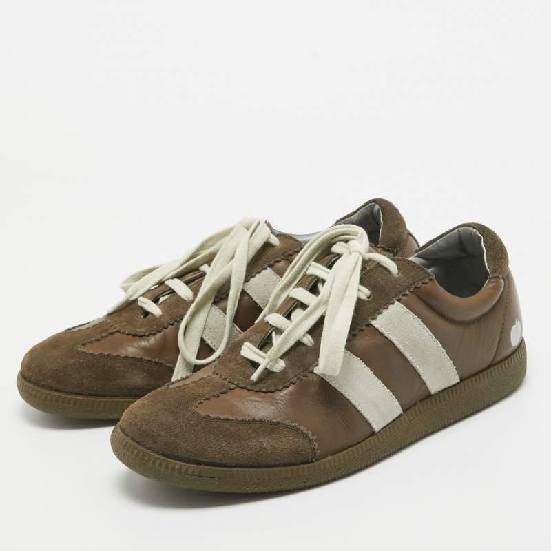Coming in a classic silhouette these designer sneakers are a seamless combination of luxury comfort and style. These sneakers are designed with signature details and comfortable insoles.