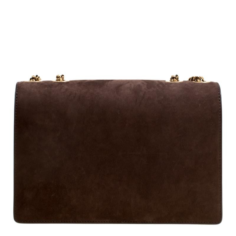 Flaunt this Marc Jacobs shoulder bag like a fashionista! Crafted from understated brown suede, this Trouble bag has a structured and stylish silhouette that will go well with your party looks. It features a front flap adorned with gold-tone lock
