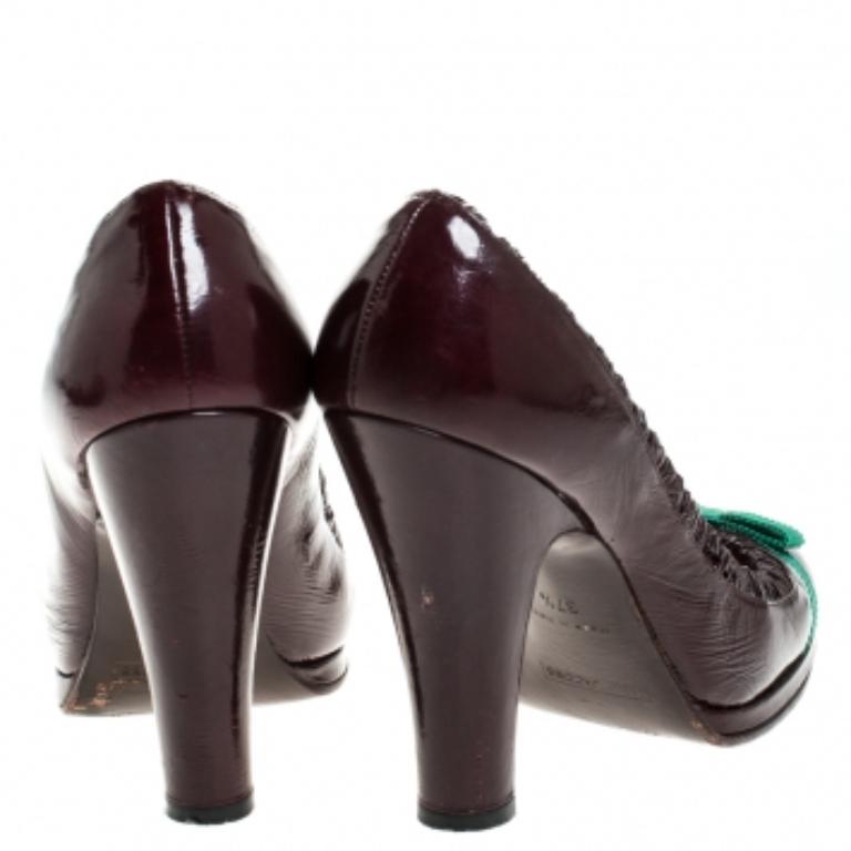 Donna Marc Jacobs, pelle borgogna, con fiocco, dimensioni 37.5 in vendita
