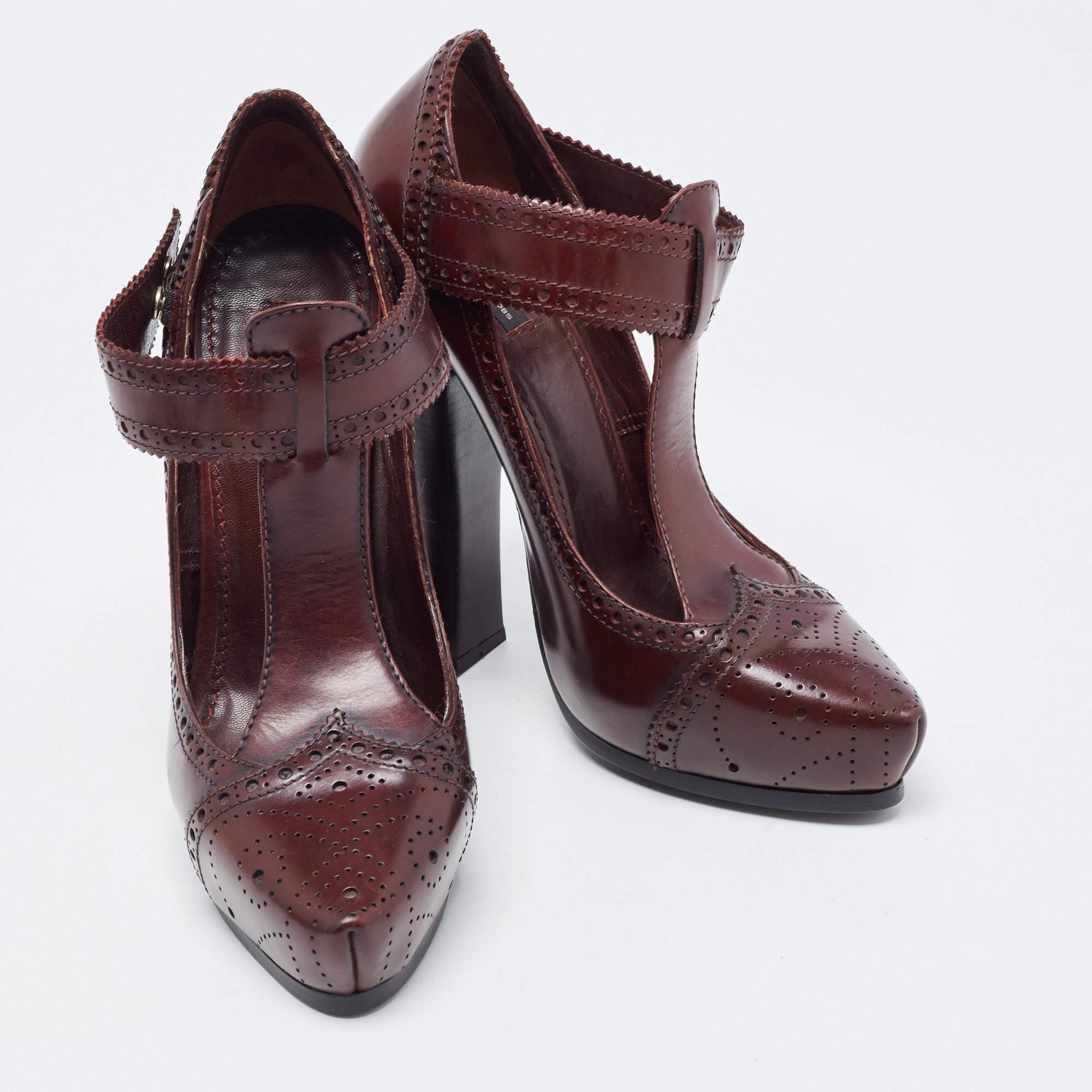 Marc Jacobs Burgundy Leather Mary Jane Pumps Size 37 In Good Condition In Dubai, Al Qouz 2