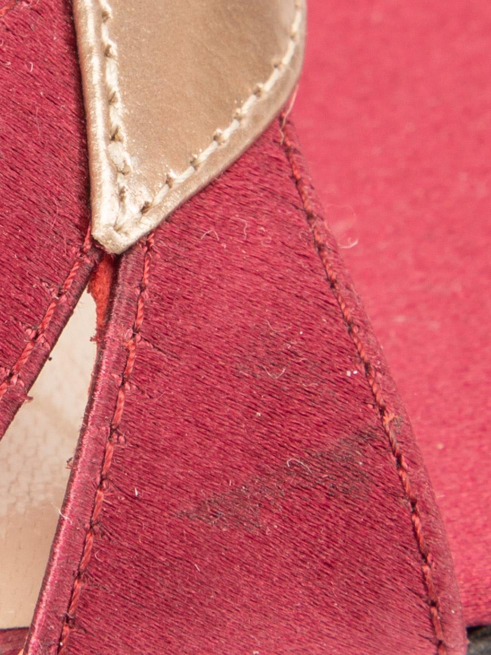 Marc Jacobs Burgundy Satin T-Strap Sandals Size IT 38 (Sandales à lanières en satin de Bourgogne) Pour femmes en vente