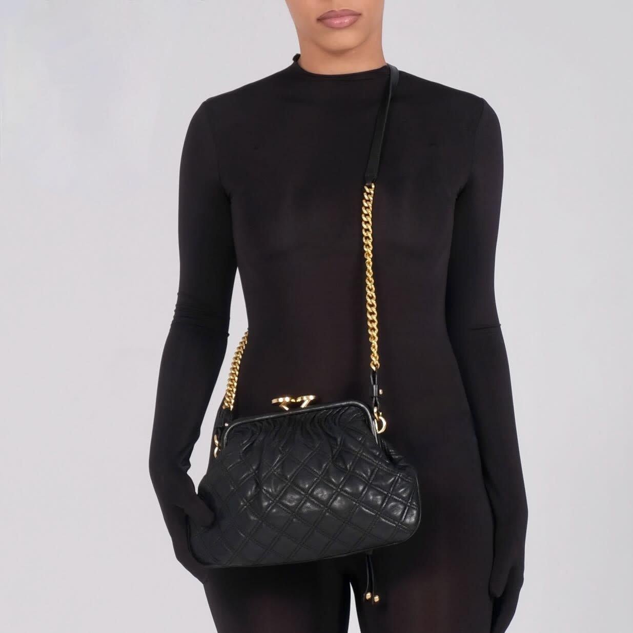 Color: Black
Material: Leather
Comes with: generic dust bag
Condition: Very good.Faint creases from light handling.

Measurements~
Height 8.75”
Length 11.5”
Depth 2.5”
Drop: 12“