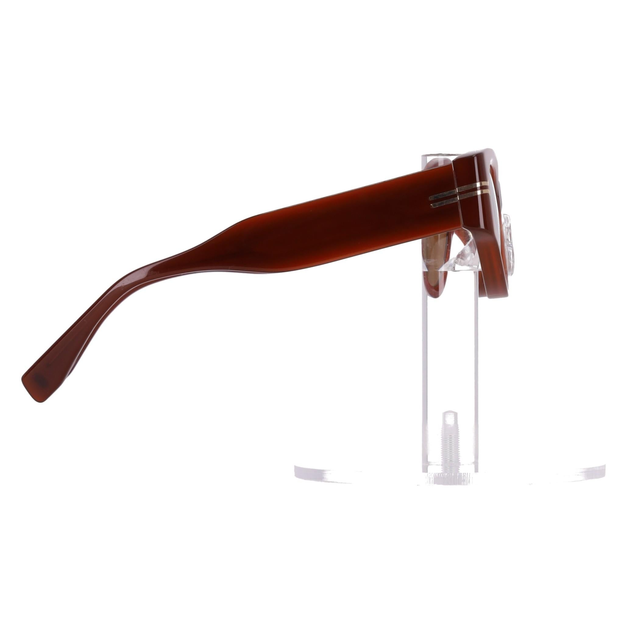 Marc Jacobs Cat-Eye Sunglasses

Brown cat-eye sunglasses in thick acetate frames and gold details.

Featuring brown lenses and 100% UV protection. Rrp Approx. £160

Size – One Size

Condition – Very Good (Light scratches to the sides)

Composition –