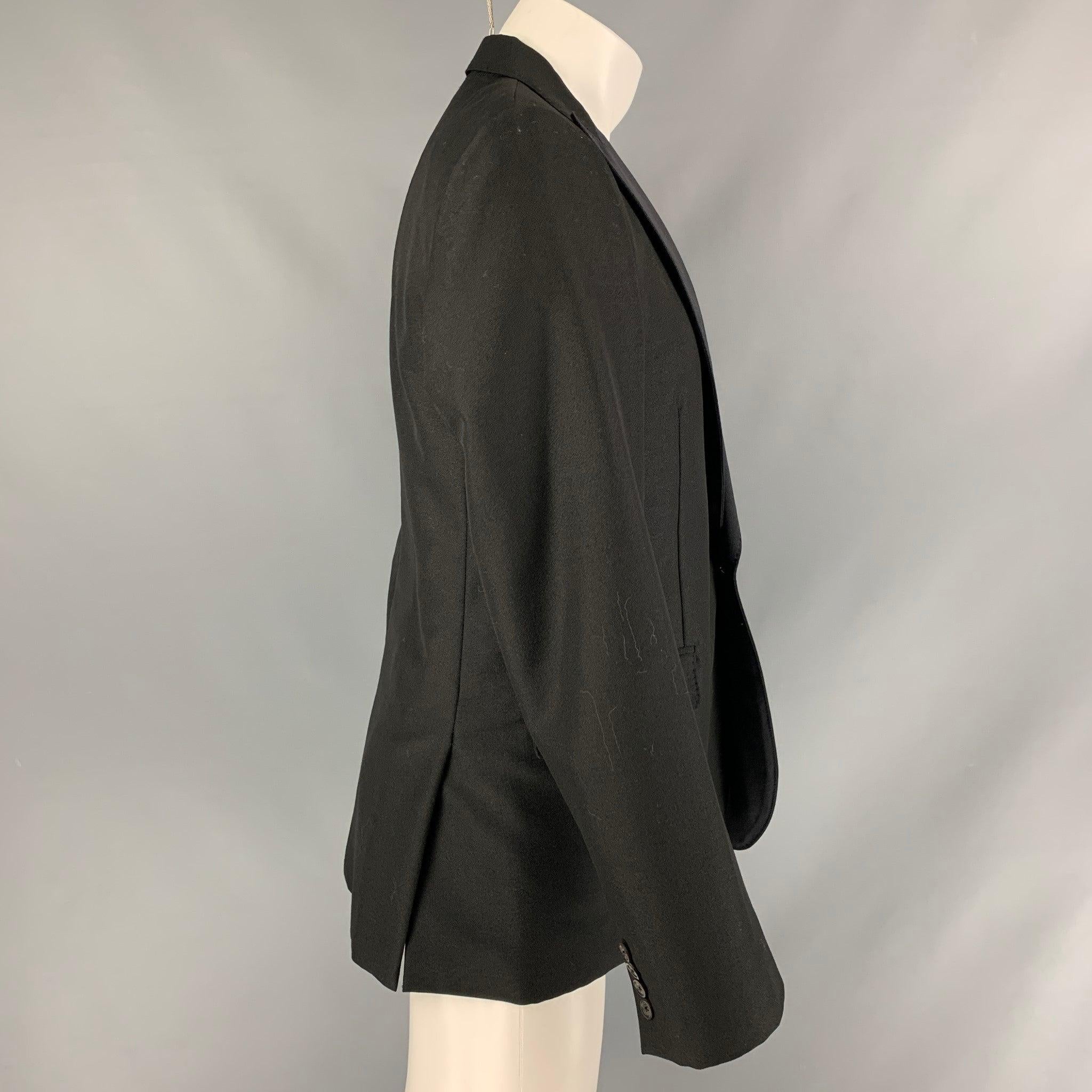 MARC JACOBS sport coat comes in a black mohair and wool fabric featuring a peak lapel style, flap pockets, shoulder pads, and a one button closure. Made in USA.Excellent Pre-Owned Condition. 

Marked:   38 

Measurements: 
 
Shoulder: 17 inches 