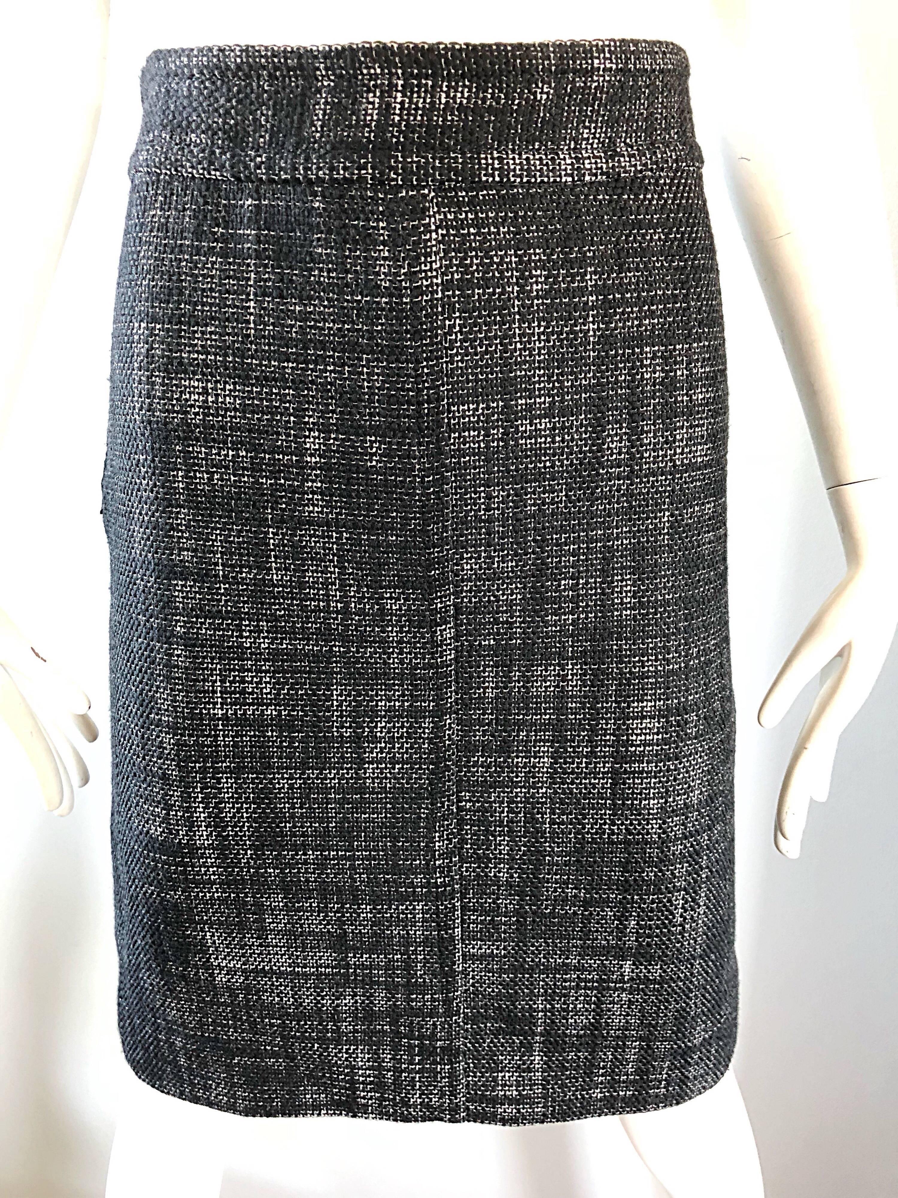 Marc Jacobs Collection Black and White Size 4 / 6 Zipper Detail Pencil Skirt For Sale 2