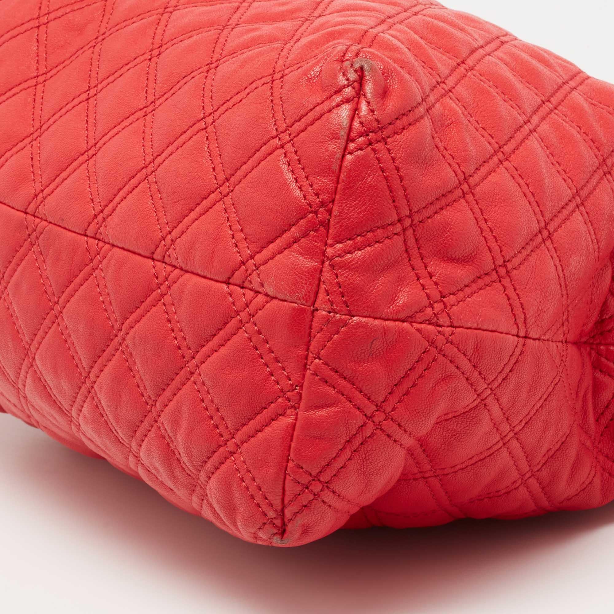Marc Jacobs Coral Red Quilted Leather Rio Satchel In Good Condition For Sale In Dubai, Al Qouz 2
