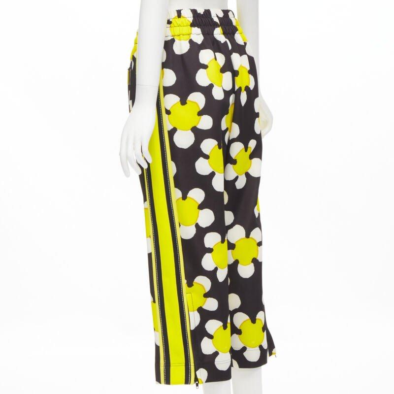 MARC JACOBS Daisy black white yellow side trim wide leg track pants US0 XS For Sale 1