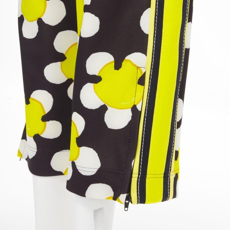 MARC JACOBS Daisy black white yellow side trim wide leg track pants US0 XS For Sale 2