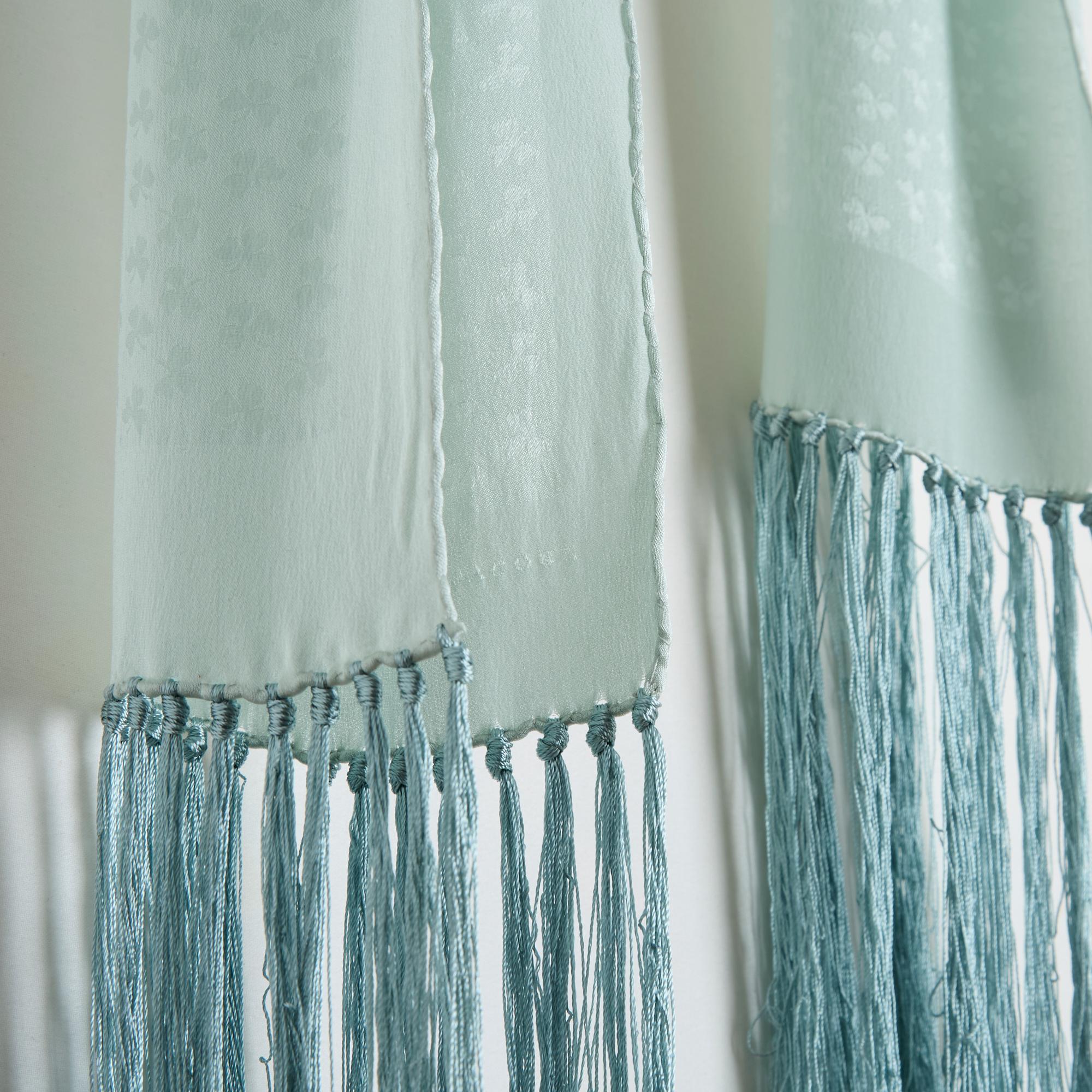Marc Jacobs tuxedo-style scarf in damask silk satin with a 3-leaf clovers pattern extended by long coordinated fringes. Length 180 cm (excluding fringes), width 20 cm, fringes 18 cm. The scarf has never been worn, lovely as a belt, headband or