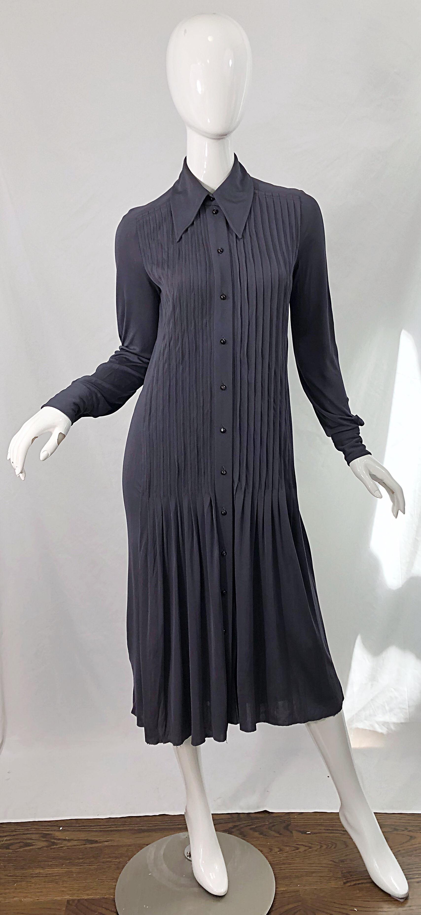 MARC JACOBS for BERGDORF GOODMAN early 2000s 1920s flapper style grey shirt dress ! Features a pleated bodice with a drop waist. Buttons up the front and at each sleeve cuff. Can be worn multiple ways, belted or alone. 100% Rayon with lots of