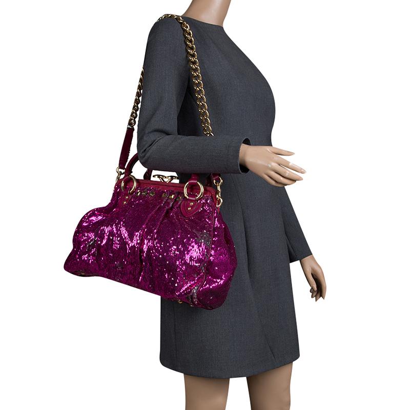 Marc Jacobs, New York Rocker Stam shoulder bag has a fuchsia exterior crafted from sequins and gold-tone hardware. The glamourous bag features a kiss-lock top closure that opens to a satin interior housing a zip pocket. Swing this beauty by carrying