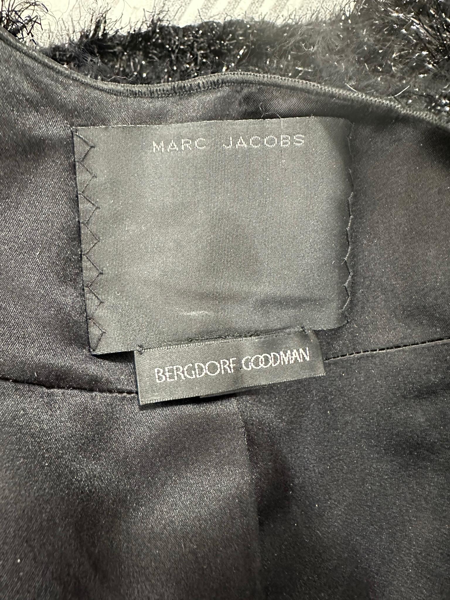 Marc Jacobs Giacca con bottoni in pelliccia sintetica glitterata nera e argento 10 in vendita 7