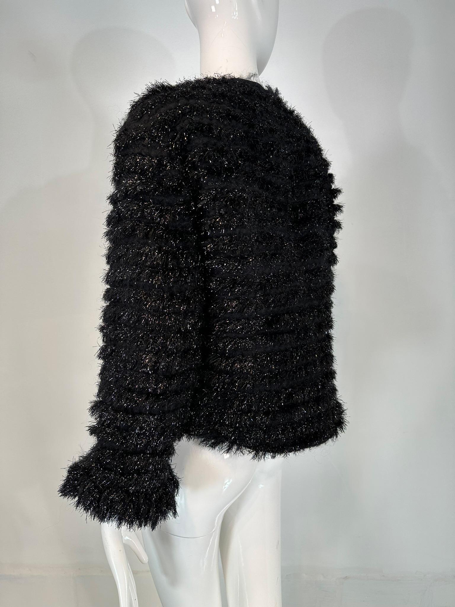 Marc Jacobs Giacca con bottoni in pelliccia sintetica glitterata nera e argento 10 in vendita 3