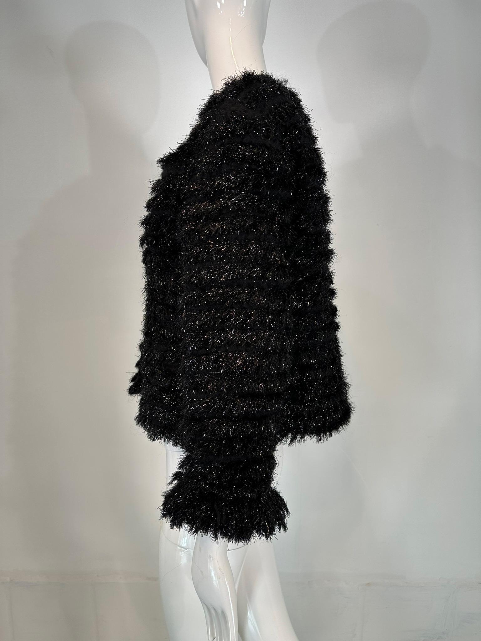 Marc Jacobs Giacca con bottoni in pelliccia sintetica glitterata nera e argento 10 in vendita 4
