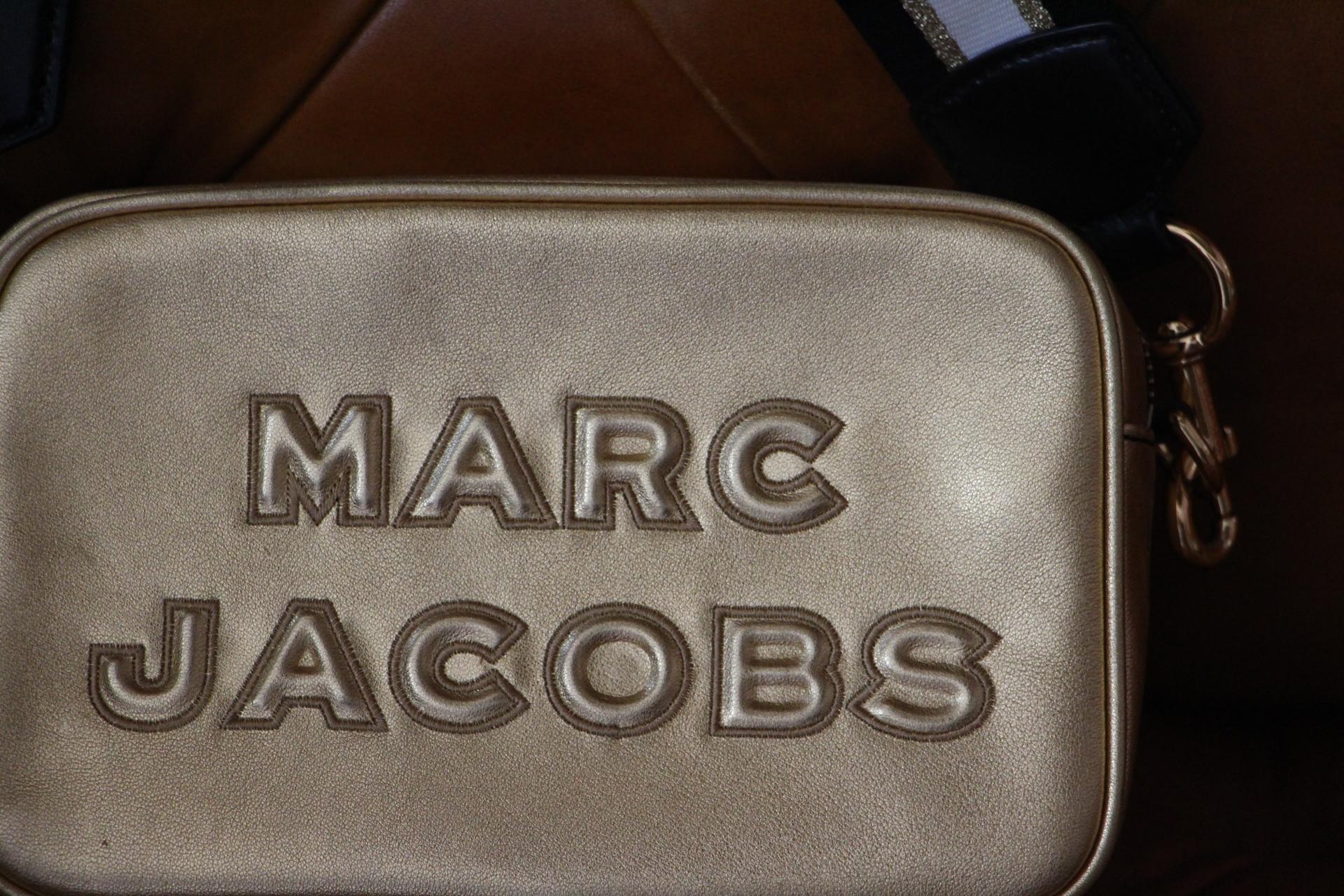 Very convenient bag by Marc Jacobs with an ajustable strap.