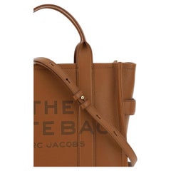 Borsa tote Marc Jacobs in pelle di vitello martellata — Marrone