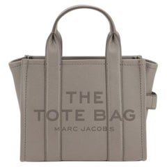 Borsa tote Marc Jacobs in pelle di vitello martellata — Grigio