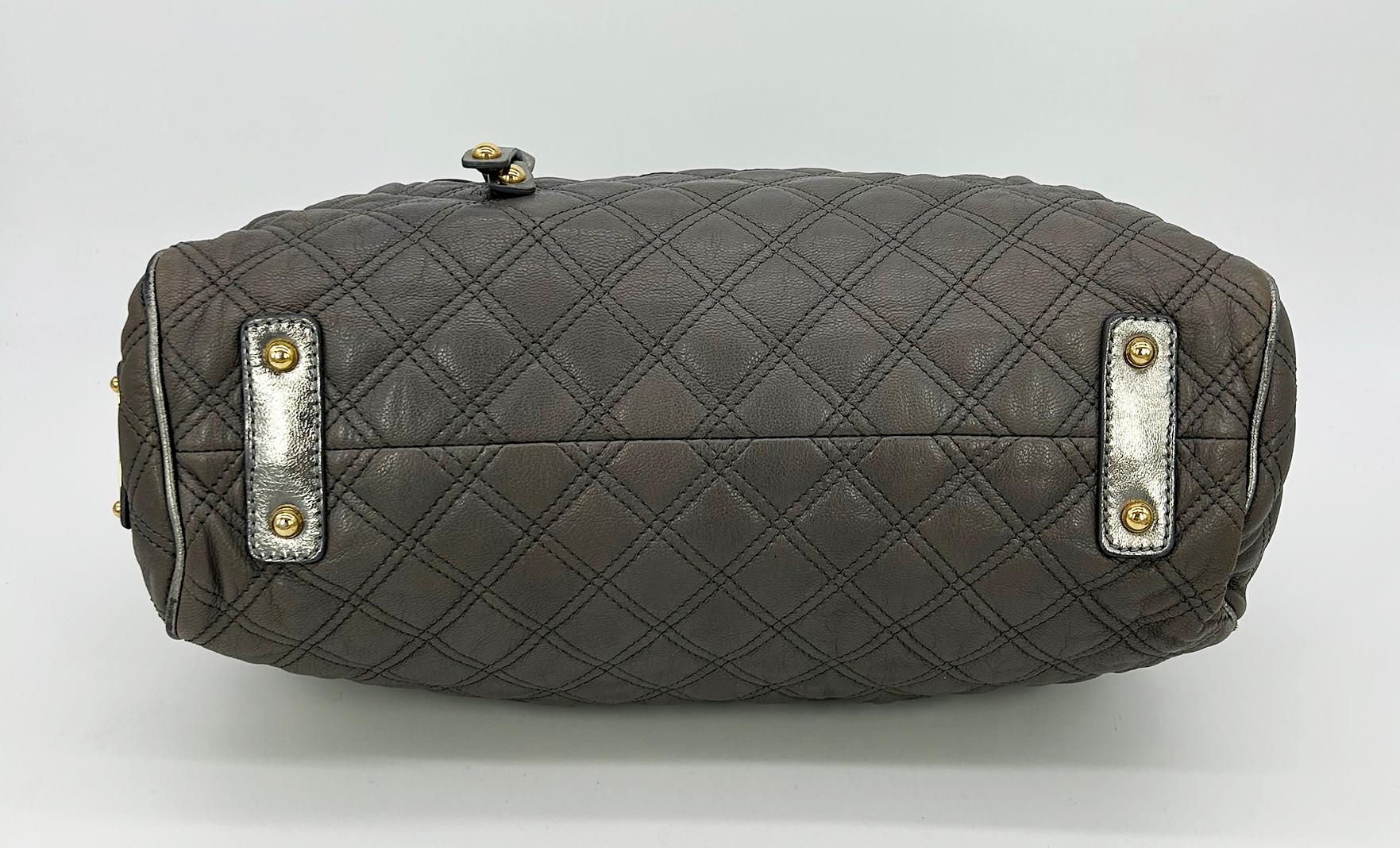 Marc Jacobs Gray Quilted Leather Gold Stam Bag In Good Condition For Sale In Philadelphia, PA