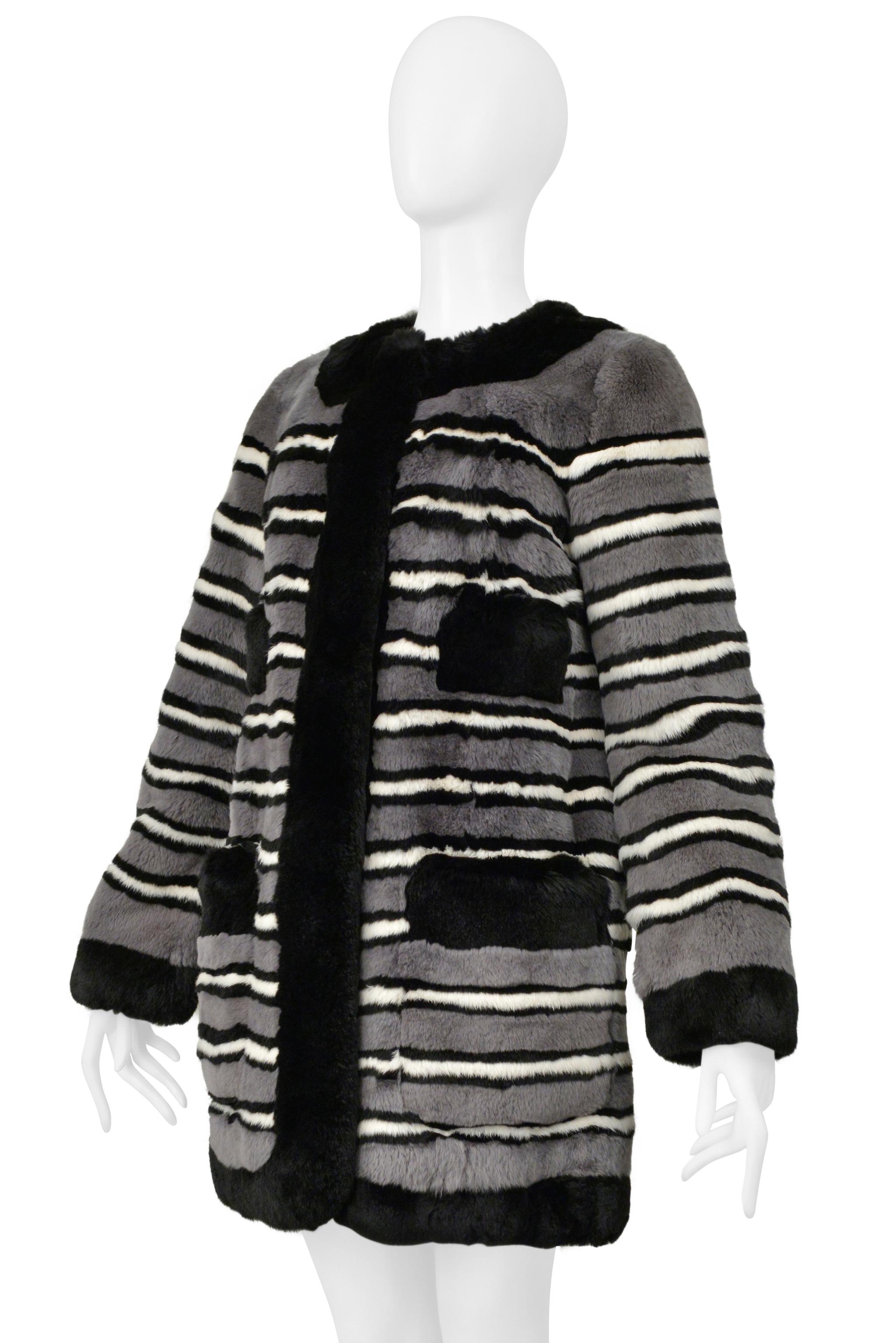 Marc Jacobs Cappotto in pelliccia di coniglio a righe grigie e nere 2014 In condizioni ottime in vendita a Los Angeles, CA