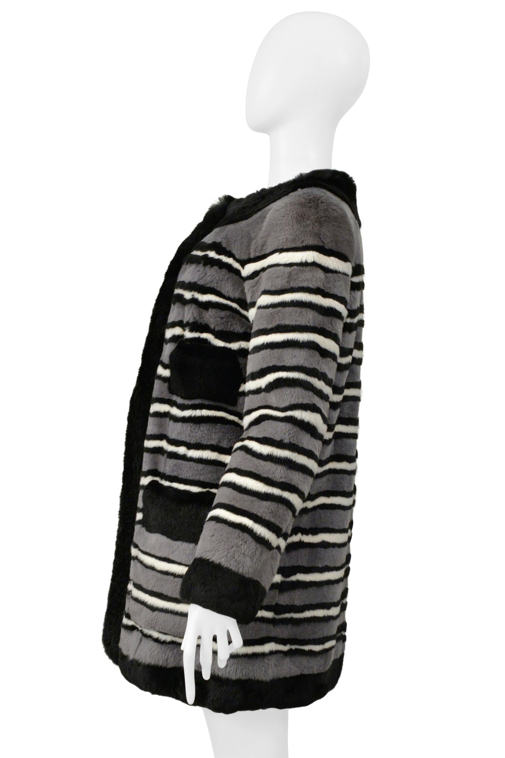 Donna Marc Jacobs Cappotto in pelliccia di coniglio a righe grigie e nere 2014 in vendita