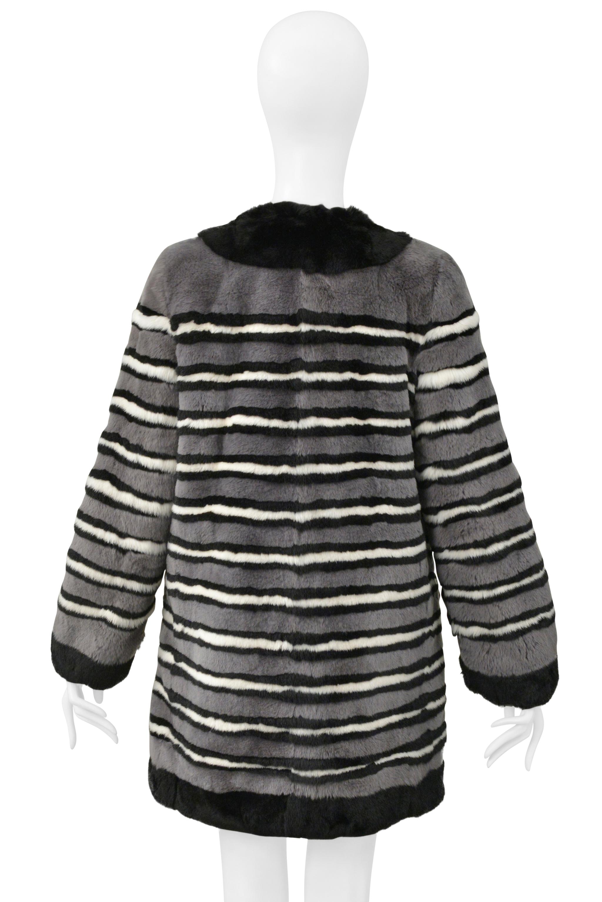 Marc Jacobs Cappotto in pelliccia di coniglio a righe grigie e nere 2014 in vendita 2