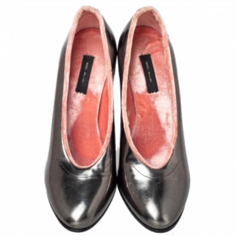 Marc Jacobs Grey Leather Block Heel Pumps Size 38.5 In Good Condition For Sale In Dubai, Al Qouz 2