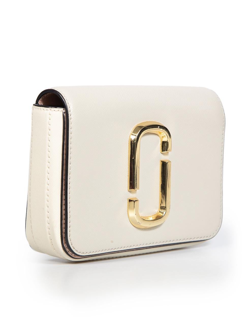 CONDITION is Good. Minor wear to bag is evident. Light discolouration mark on the front of the flap on the left side and scratches to the hardware. There is cracking to the leather on the inner side of the flap and glue residue marks on the