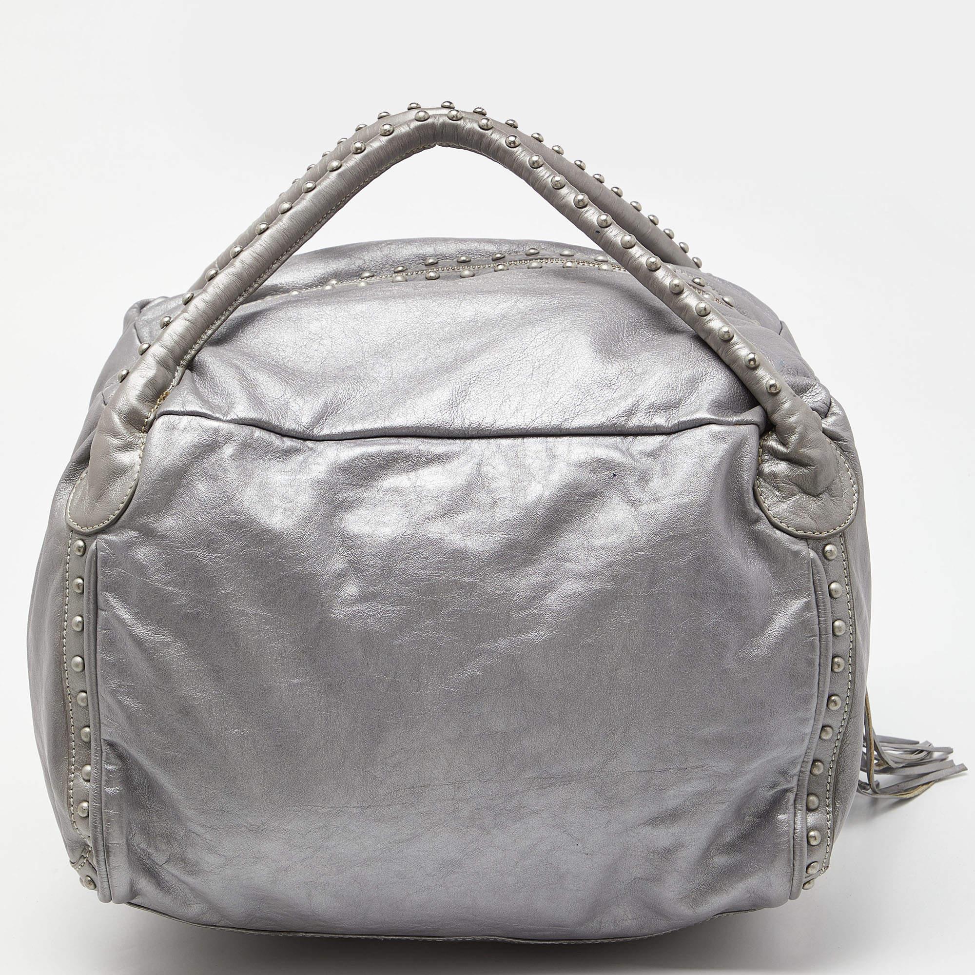 Marc Jacobs Grey Leather Studded Hobo In Fair Condition For Sale In Dubai, Al Qouz 2