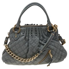 Marc Jacobs Cartera Cecilia de piel acolchada gris