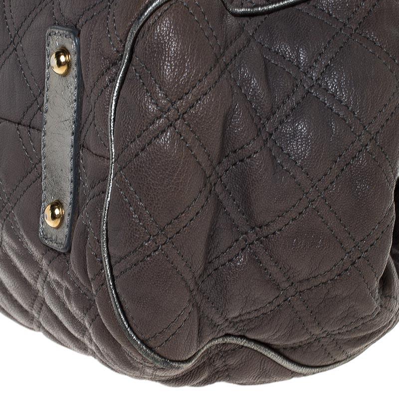 Marc Jacobs Grey/Silver Quilted Leather Stam Shoulder Bag In Good Condition In Dubai, Al Qouz 2